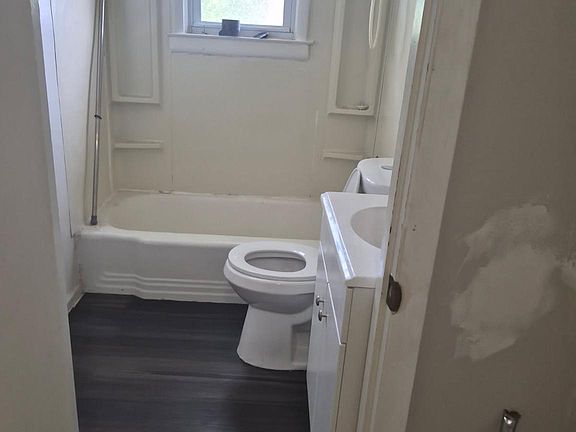 5th image of 3817 Birchview Ave #2