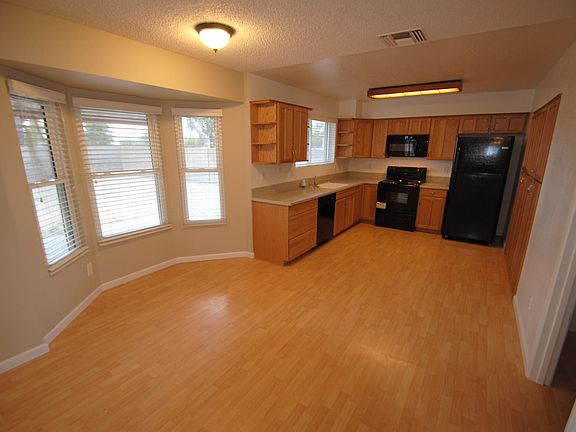 4th image of 4811 E Evergreen St