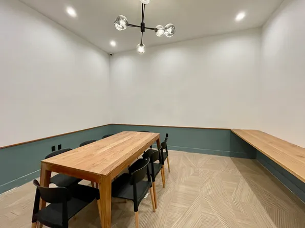 420 Gates Avenue image 17 of 22