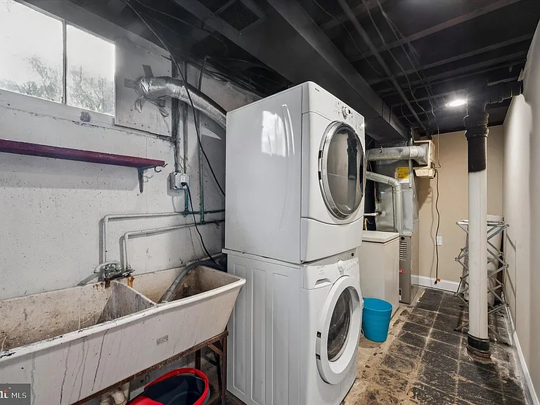 704 Swarthmorewood Ln — Photo 17