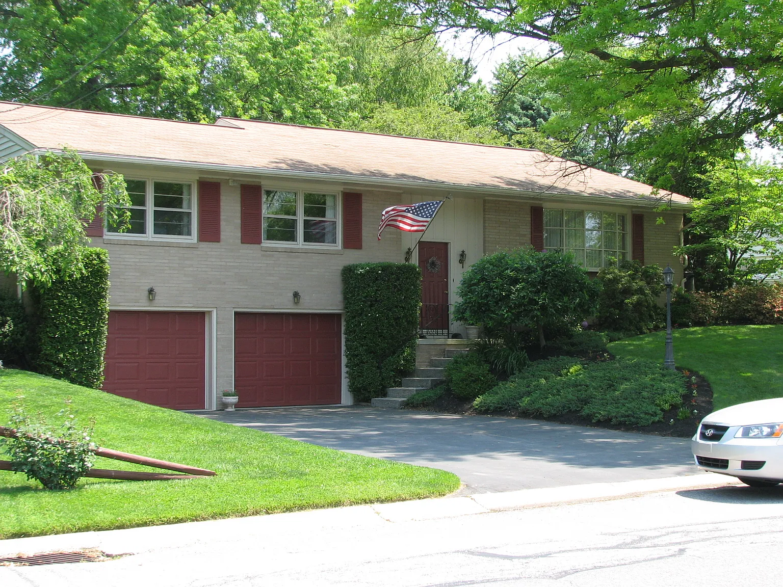 239 Tennyson Dr photo 1
