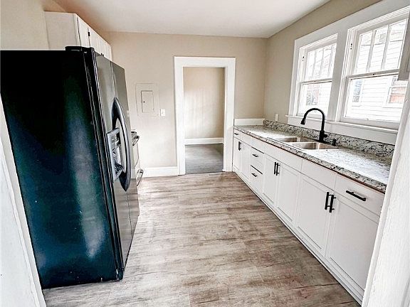 5th image of 224 Fountainhead Ln