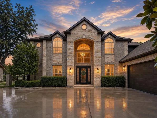 4302 Weston Dr, Weston Lakes, TX 77441