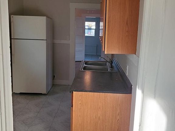 4th image of 3214 Mountain Ave