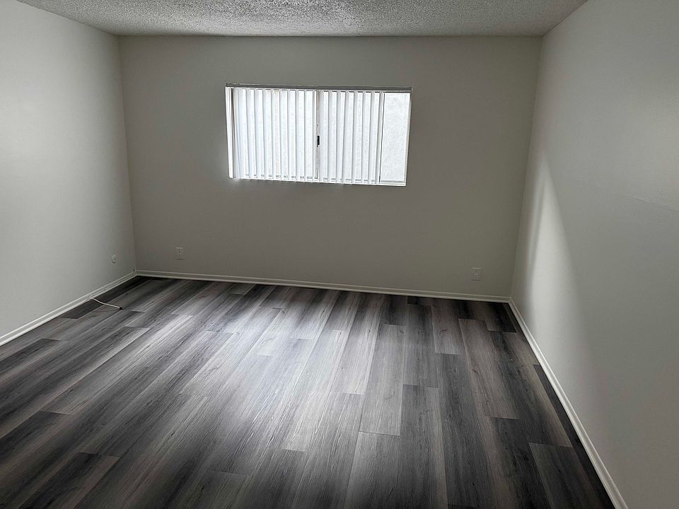 2nd image of 15739 Vanowen St #205