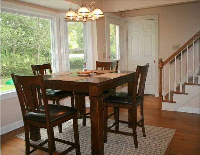 Eat-in Kitchen