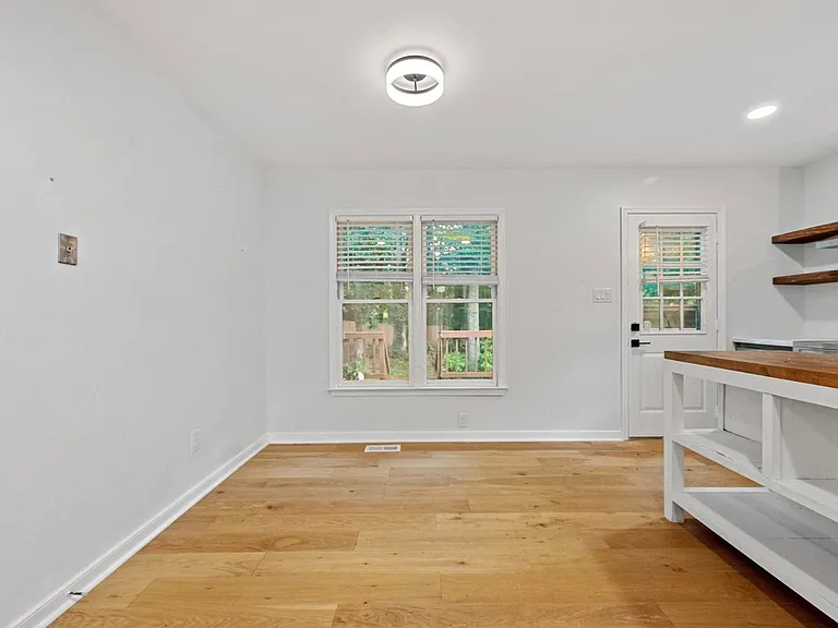 6608 Wexford Ln — Photo 4