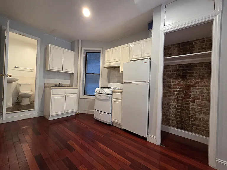 272 W 117th St #2B — Photo 4