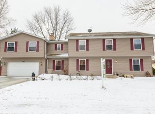 1516 Foxhill Rd, Naperville, IL 60563