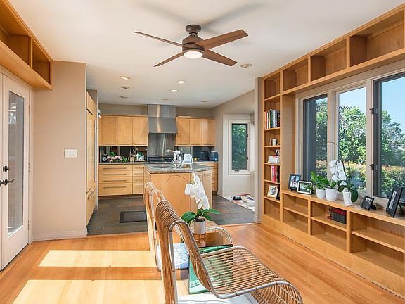 5th image of 702 Rosecrans St