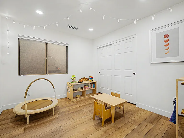 1053 E Bart St — Photo 45