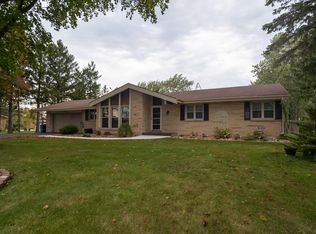 10900 W Oakwood Rd, Franklin, WI 53132