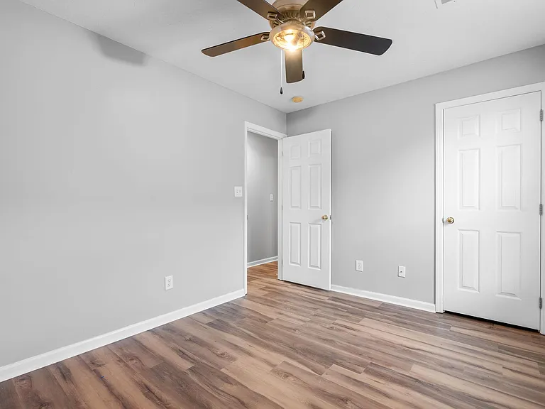 305 Spring Valley Ln — Photo 23