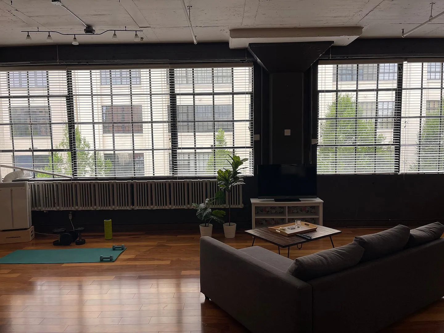 Charming Large Downtown Studio — Photo 4