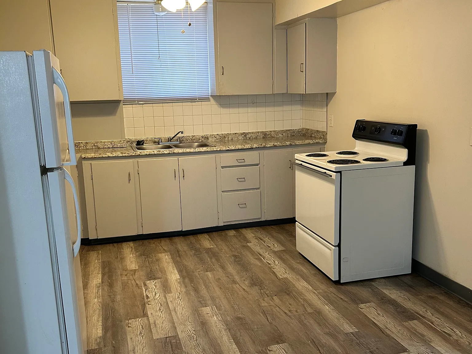 2 bed, 700 sqft, $900 — Photo 2