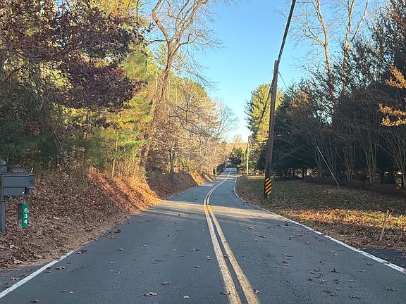 4th image of 634 River Bend Rd