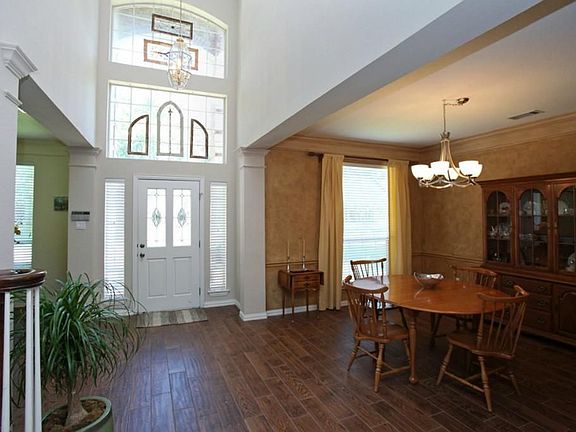 5th image of 4004 Mayflower Ln