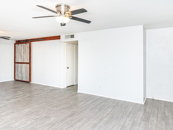 5th image of 2315 W Columbine Dr