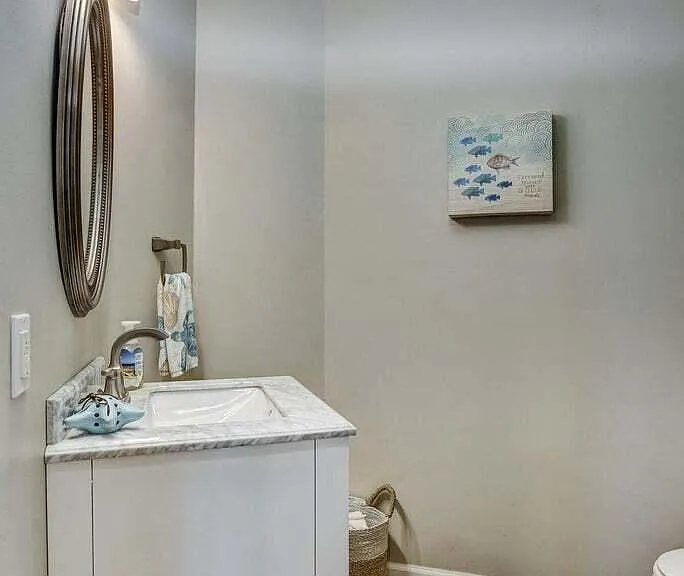 606 Bay Ave #6 — Photo 17