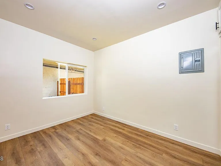 3246 Altura Ave #B — Photo 5