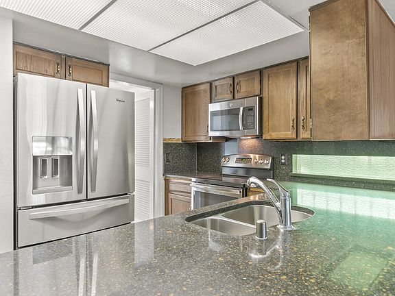 5th image of 6609 Glendora Dr NE