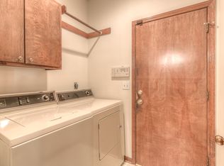 10808 W 105th St, Overland Park, KS 66214