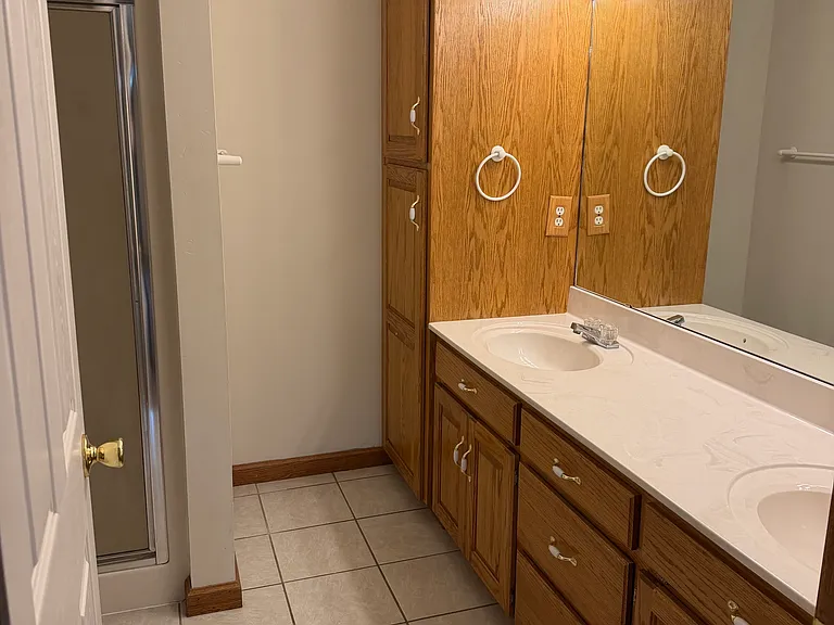 1011 Aaron Dr — Photo 10