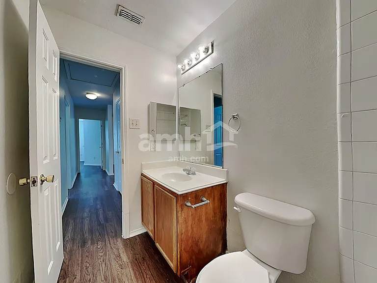 511 Robinwood Dr — Photo 16