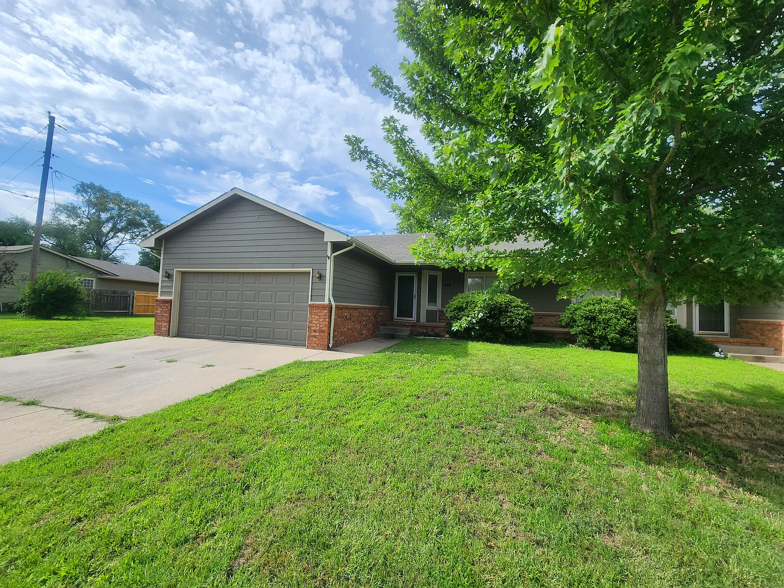 3 bed, 2406 sqft, $1,620 — Photo 2