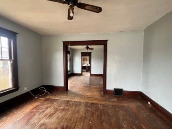 3rd image of 602 E Decatur St