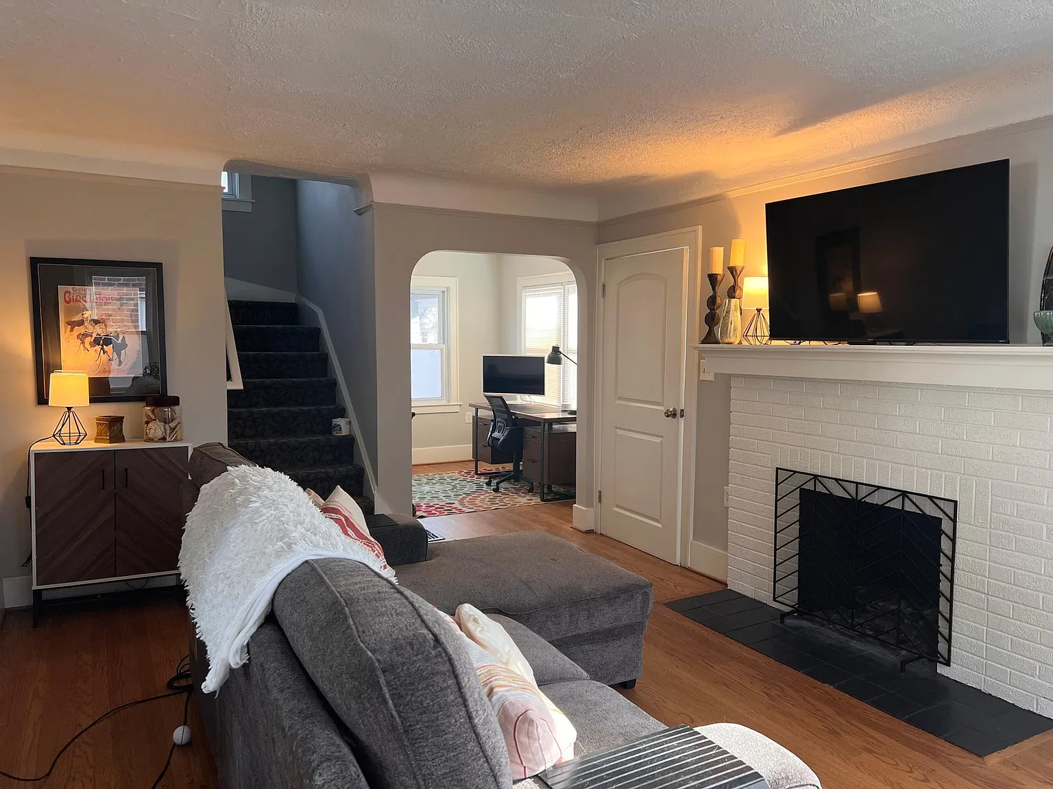 614 W Troy St — Photo 3
