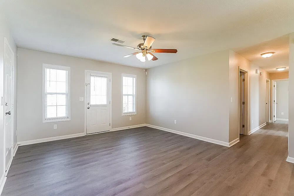 3 bed, 2.0 bath, 1207 sqft, $2,065 — Photo 3