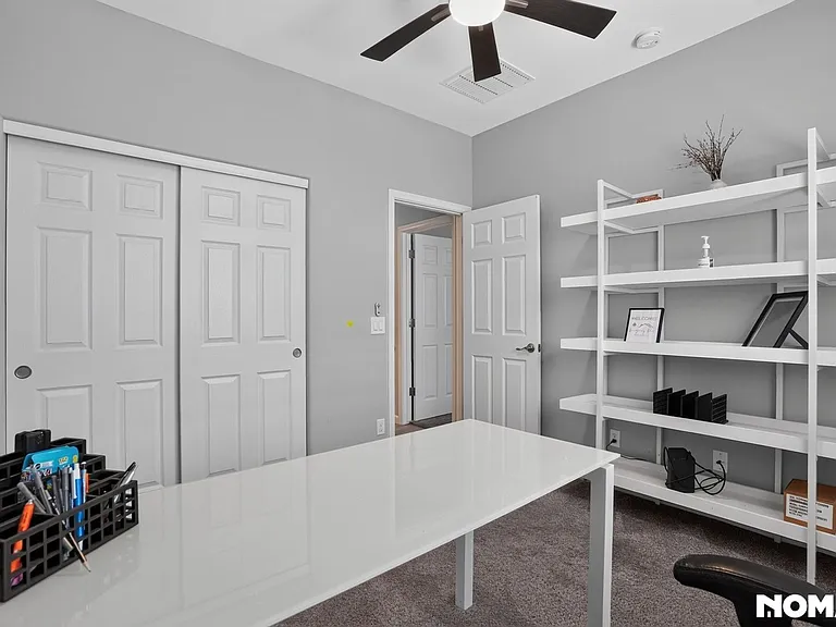 524 W Harwell Rd — Photo 5