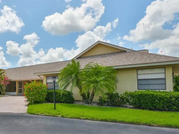 1717 Atrium Dr, Sun City Center, FL 33573