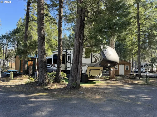 54432 McKenzie Hwy #22, Blue River, OR 97413