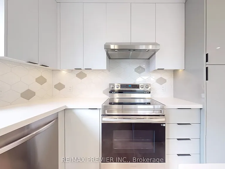 148 Lambton Ave #2 — Photo 7