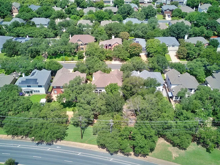 7021 Gentle Oak Dr — Photo 33