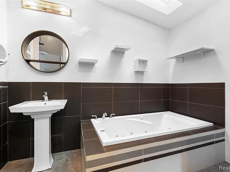 1085 Brooklawn Dr — Photo 26