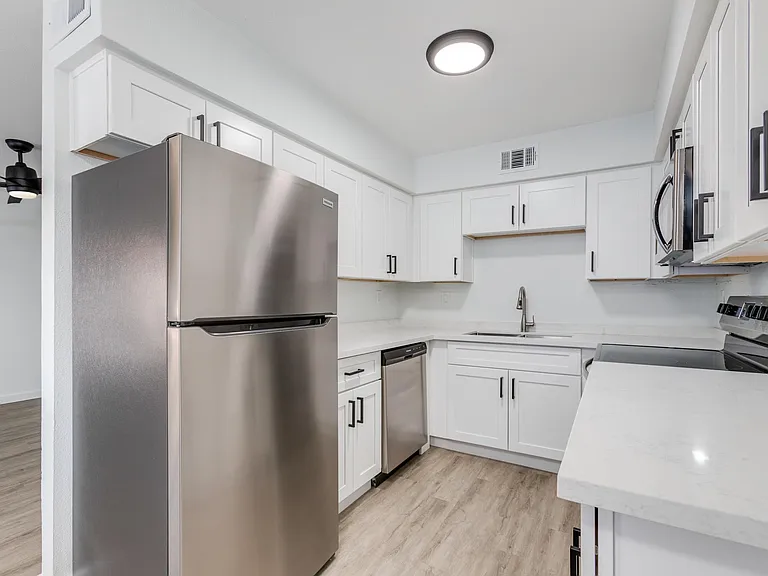 2026 S Hammond Dr — Photo 1