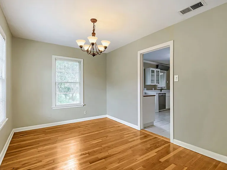 1402 Cullen Ave — Photo 7