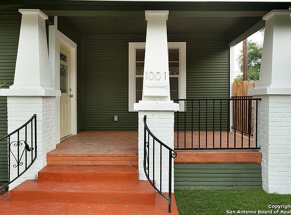 5th image of 1001 W Summit Ave