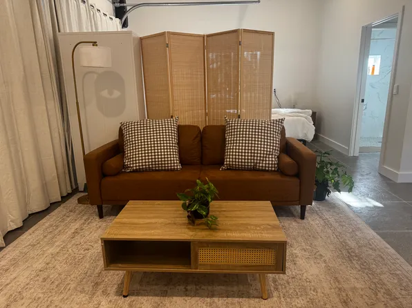 (undisclosed Address), Vista, CA 92084