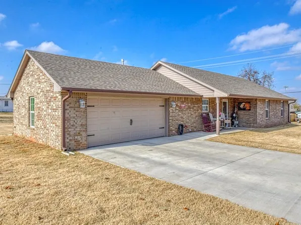 2326 S 22nd St, Chickasha, OK 73018