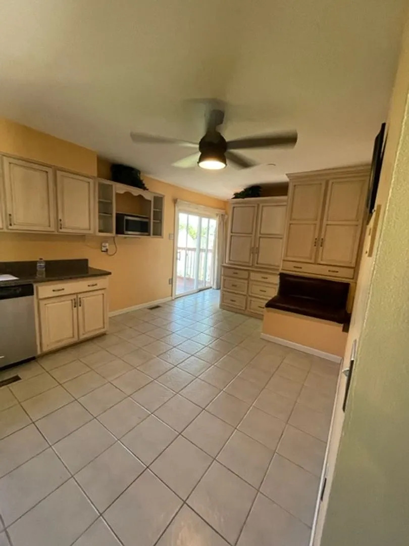 350 Valley View Drive — Photo 4