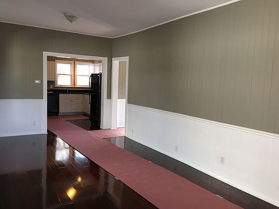 3rd image of 233 Elm St