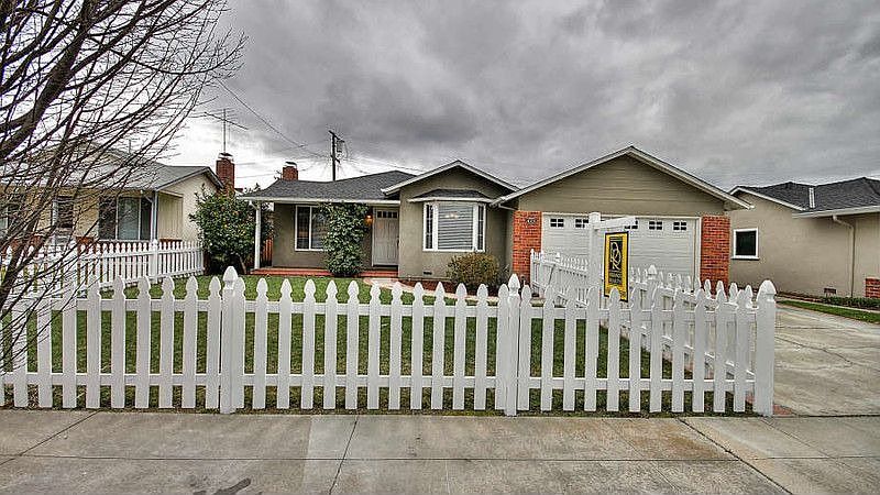 1st image of 425 Molino Ave
