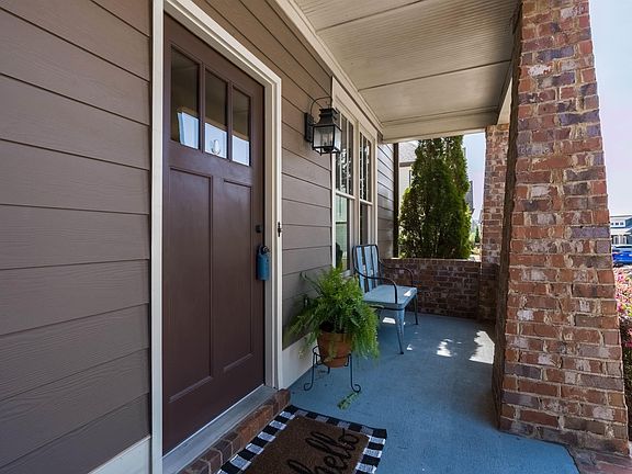 5th image of 431 Sherwood Cir