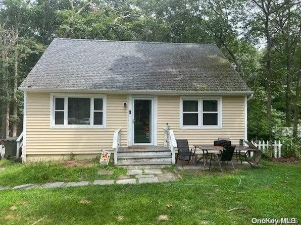 304 Oak Avenue, Flanders, NY 11901