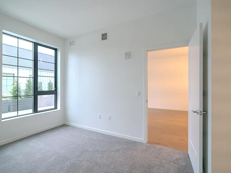 2635 Penn Ave #215 — Photo 13
