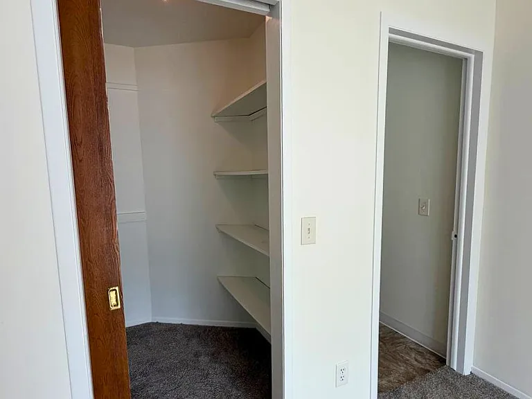 8468 Beatrice — Photo 25